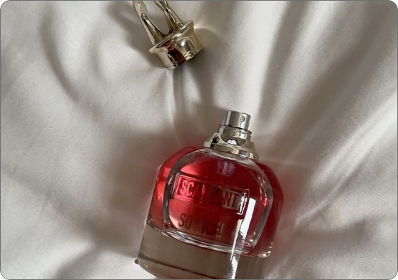 ترندهای عطری زنانه در سال ۲۰۲۵: از روايح شيرين تا خنك و مينيمال
